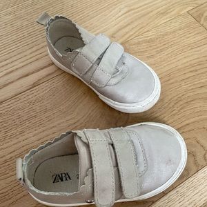 Zara kids shoes size 23